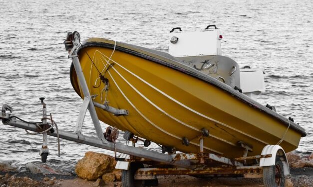 Top Safety Tips for Hauling Boats, RVs, and Trailers