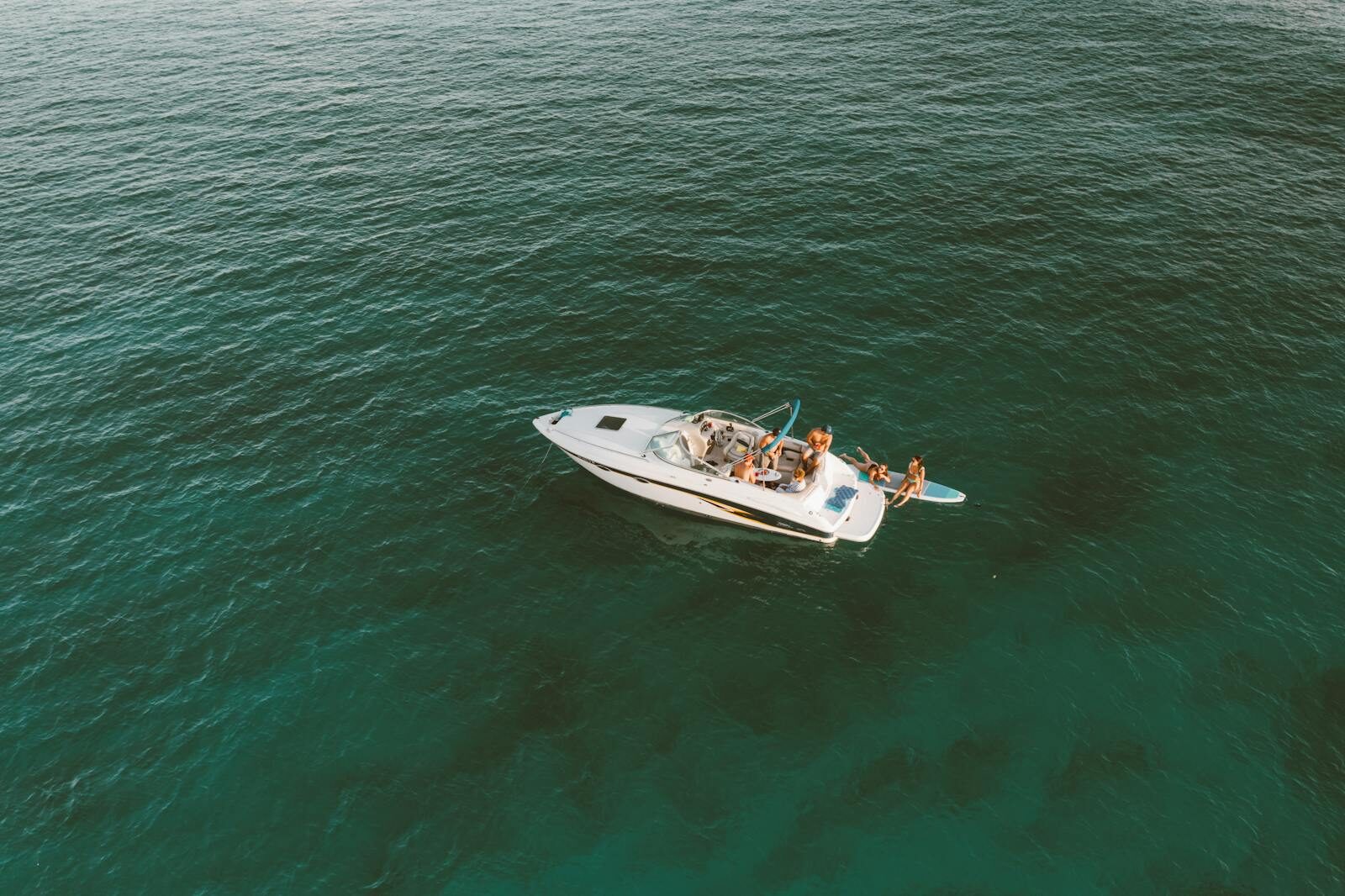 Aerial view of a boat surrounded by blue ocean waters, capturing paradise vibes in Hawaii.