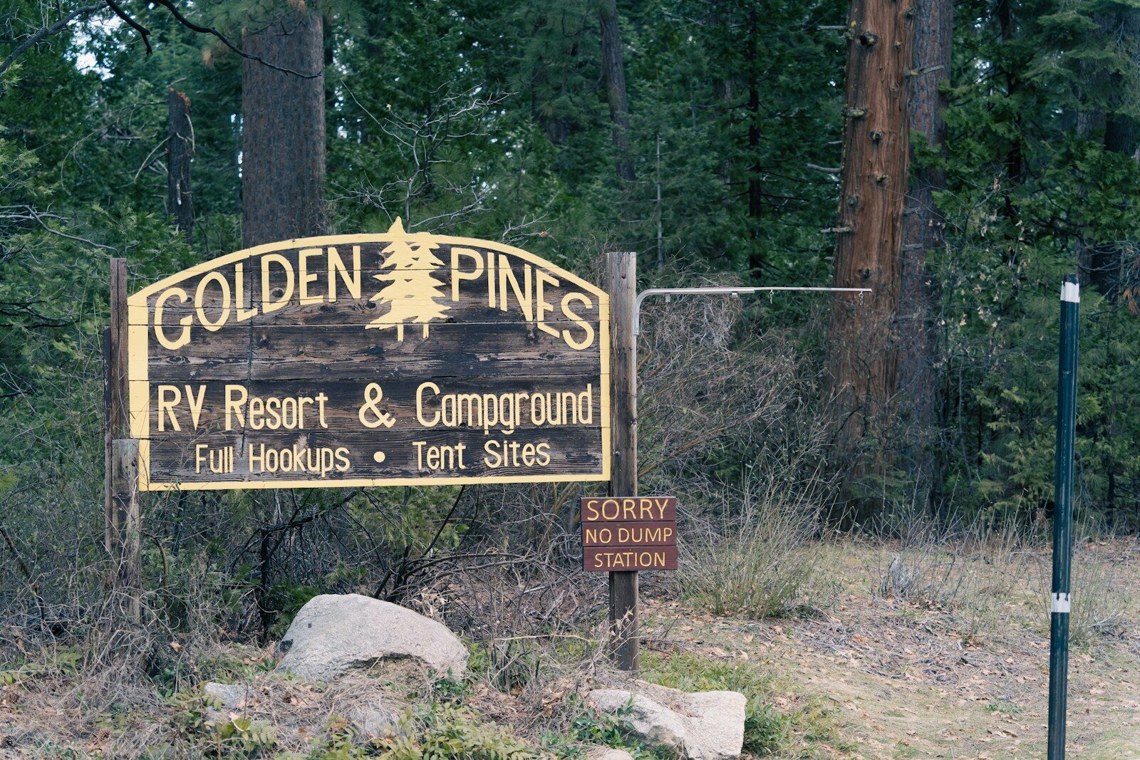 Golden pines rv resort & campground sign
